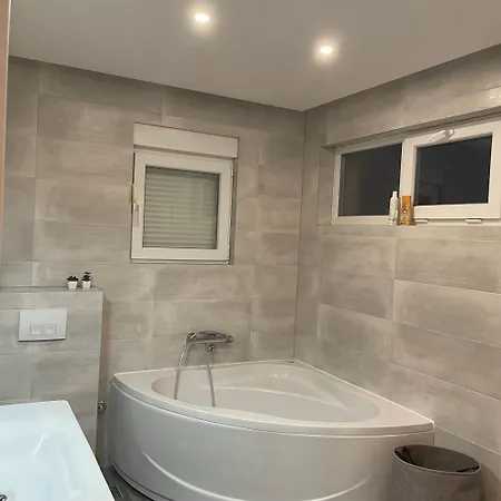 빌라 Elezovic 캐플례나